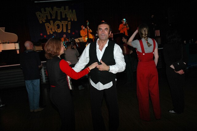 min 2007 11 23 riot 350